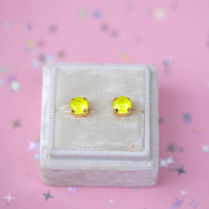 The Shell Petite Stud— 6mm (Electric Yellow Twinkle)