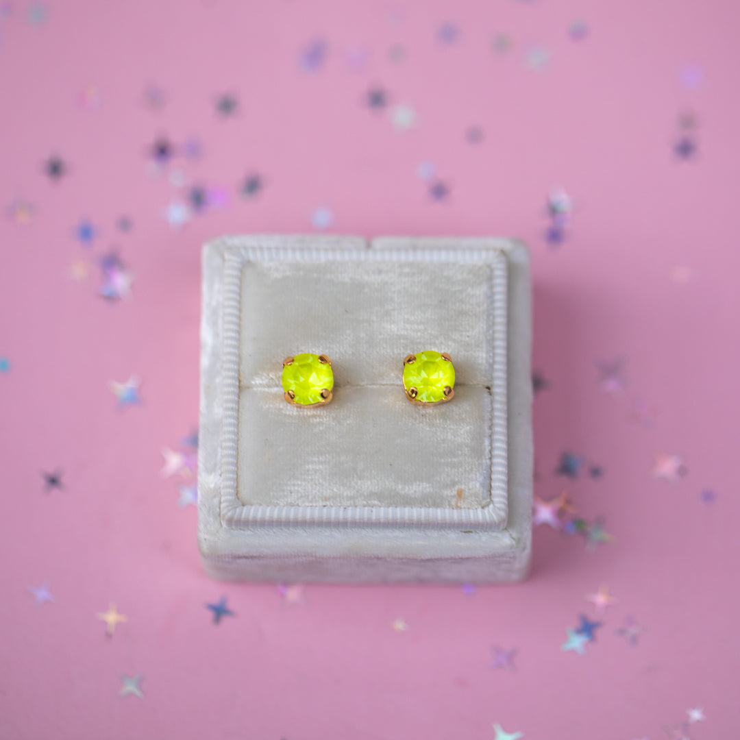 The Shell Petite Stud— 6mm (Electric Yellow Twinkle)