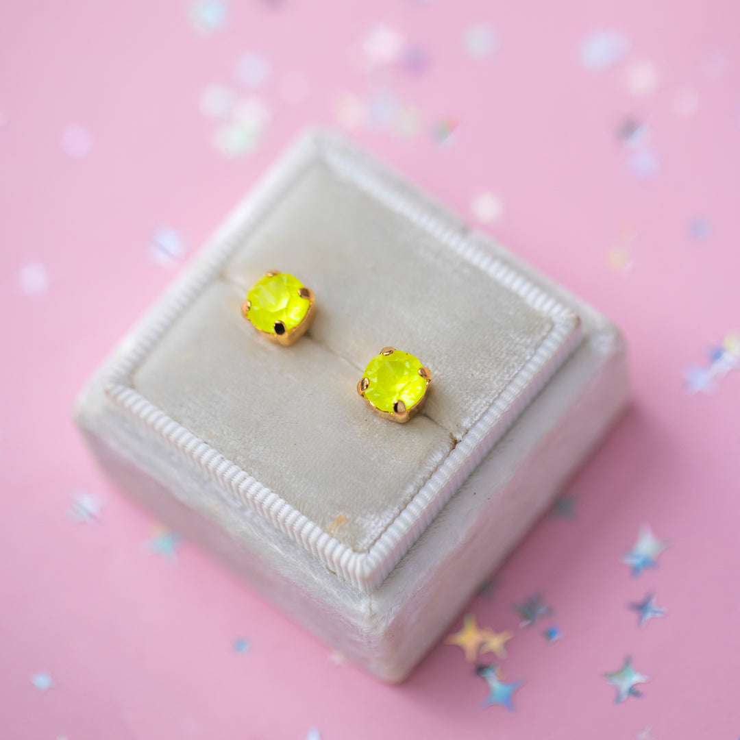 The Shell Petite Stud— 6mm (Electric Yellow Twinkle)