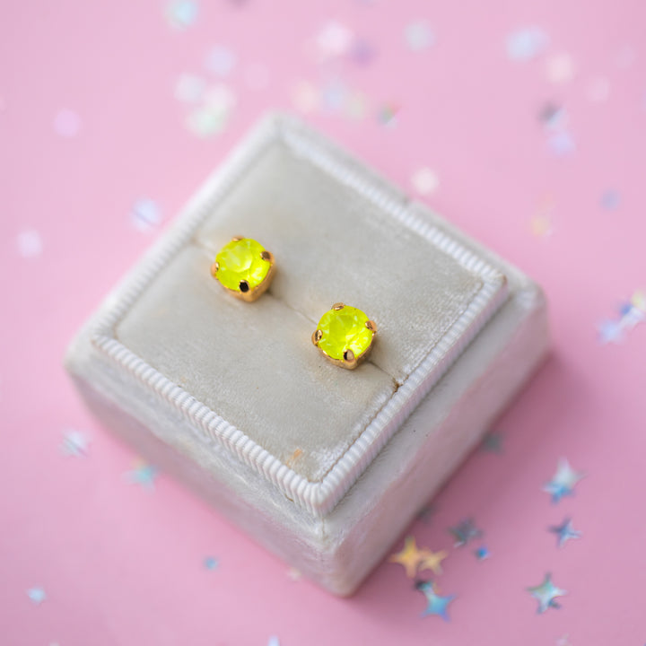 The Shell Petite Stud— 6mm (Electric Yellow Twinkle)