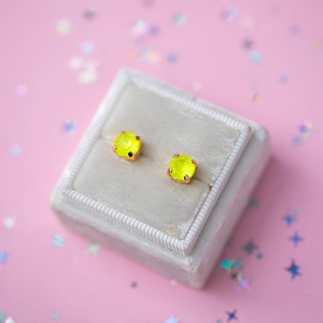 The Shell Petite Stud— 6mm (Electric Yellow Twinkle)