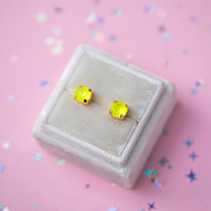 The Shell Petite Stud— 6mm (Electric Yellow Twinkle)