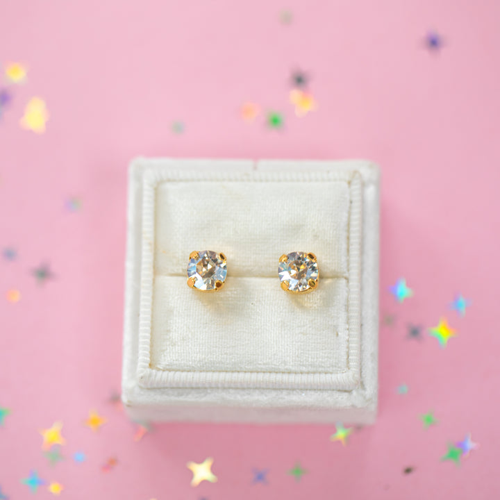 The Shell Petite Stud— 6mm (Moonlight)