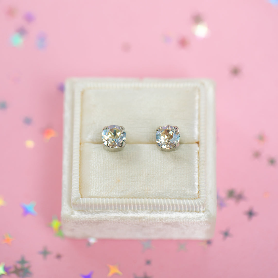 The Shell Petite Stud— 6mm (Moonlight)