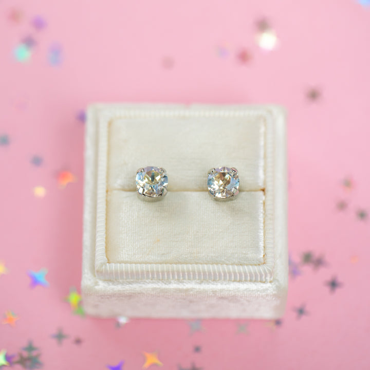 The Shell Petite Stud— 6mm (Moonlight)