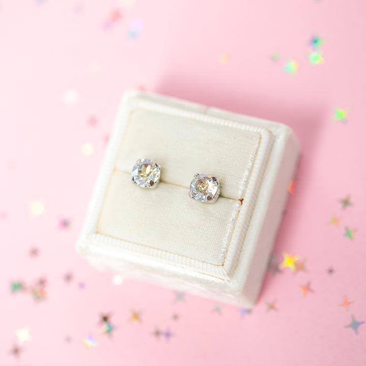 The Shell Petite Stud— 6mm (Moonlight)